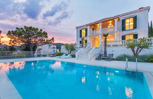 Orasac Villa | Beautiful Dubrovnik Villa 5 Bedrooms Villa Gold Dubrovnik Stylish Furnishings & Wonderful Sea Views Orasac