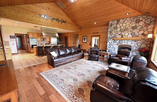 Ellensburg House | Beautiful Ellensburg Ranch Estate with Indoor Pool