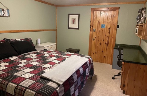 Embden Cabin | Beautiful Embden Pond Lodge - Enjoy Sugarloaf, Snowmobiling, and Ice Fishing