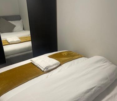 Ipswich House | Beautiful en-suite bedroom