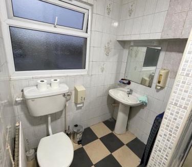 Reading House | Beautiful En suite Double Room with toilet and washroom R3