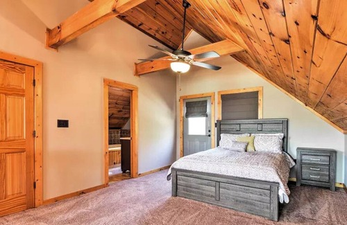 Tazewell Cabin | BEAUTIFUL ESCAPE | New Tazewell | LAKE+VIEWS