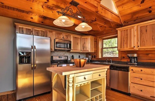 Tazewell Cabin | BEAUTIFUL ESCAPE | New Tazewell | LAKE+VIEWS