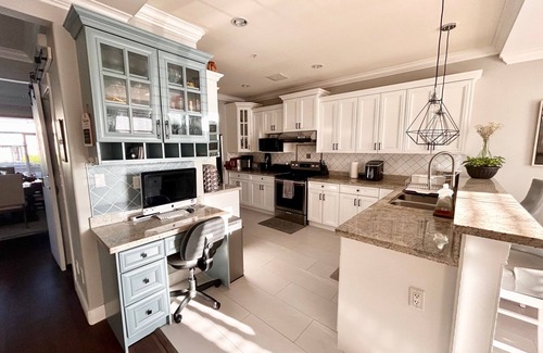 Port Coquitlam House | Beautiful Executive modern home. Pet ok at no fee. No parties or large events