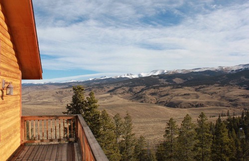 Twin Lakes Cabin | Beautiful Family And Pet Friendly Mountain Cabin