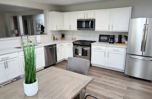 Barker House | Beautiful Family/Corporate Home