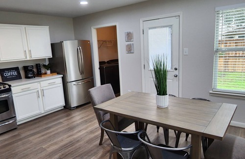 Barker House | Beautiful Family/Corporate Home