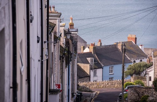 Portland House | Beautiful, family friendly Cottage with sea views of Chesil Beach