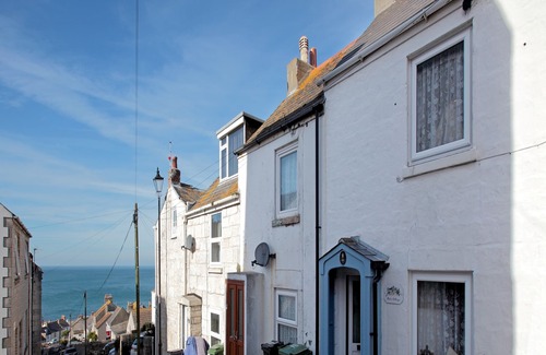 Portland House | Beautiful, family friendly Cottage with sea views of Chesil Beach