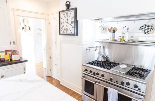 North Central House | Beautiful Family Home near Rose Bowl, Dodger Stadium & Downtown Los Angeles.