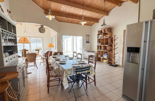 Loix House | Beautiful family house with swimming pool, parking