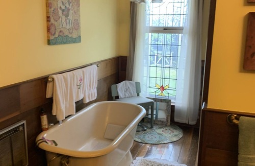 Drake Bed & Breakfast | Beautiful Farm Home