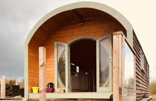 Heswall House | Beautiful farm house with hot tub