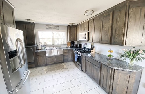 Corning House | Beautiful Farmhouse close to downtown