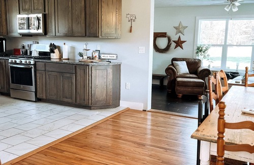 Corning House | Beautiful Farmhouse close to downtown