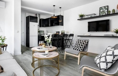 Costillares Apartment | Beautiful flat Arturo Soria 1 Bedroom-4People. D1