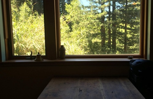 Occidental House | Beautiful Flat in Western Sonoma's redwood hills with hot tub, pets ok