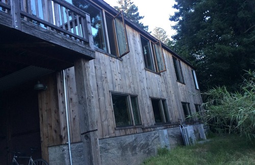 Occidental House | Beautiful Flat in Western Sonoma's redwood hills with hot tub, pets ok