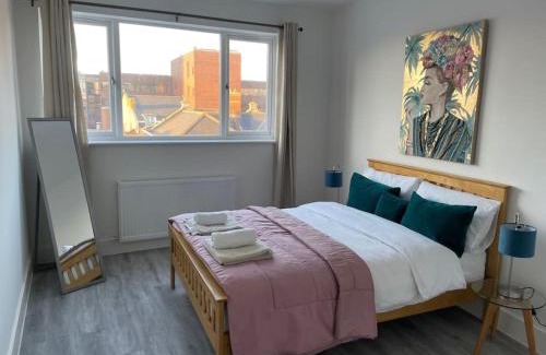 Woking Apartment | Beautiful Flat In Woking Central