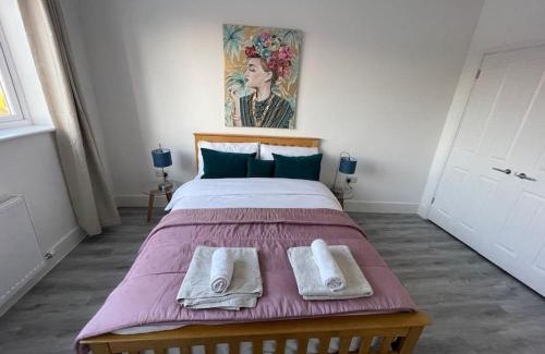 Woking Apartment | Beautiful Flat In Woking Central