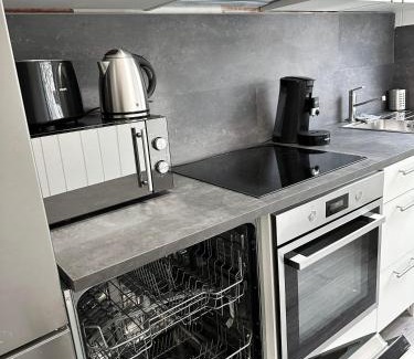 Sudostviertel Apartment | Beautiful flat with living room and kitchen sleeps 4p on separate beds and 2p on sofa