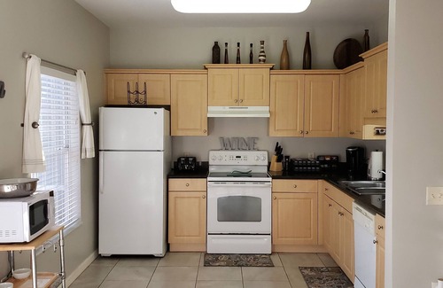 Braden River Condo | Beautiful Florida Vacation Home with Outdoor Swimming Pool in a Gated Community