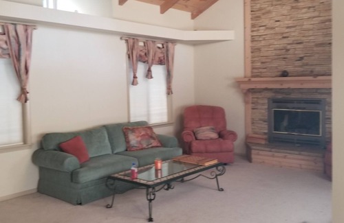 Cascadel Woods House | Beautiful forest getaway from city noise and traffic