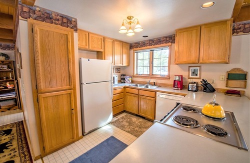 Deer Park House | Beautiful forest surrounded home with private hot tub & bikes - Mt Adams 6