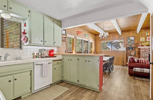 Cedar Glen Cabin | ✥ Beautiful Forest, Family Friendly cabin, Lake Access , Pets Welcome ✥