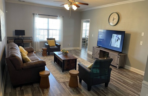 Warner Robins House | Beautiful four bedroom Home overlooking the Lake