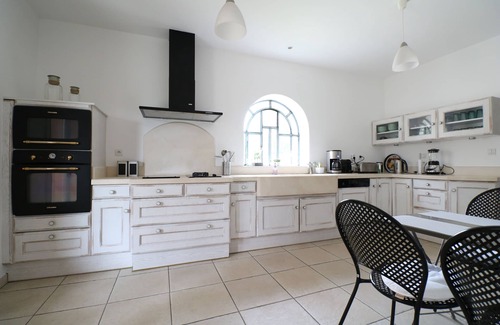 L'Isle-sur-la-Sorgue Villa | Beautiful holiday villa with pool in Saint-Antoine