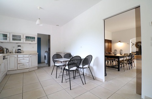 L'Isle-sur-la-Sorgue Villa | Beautiful holiday villa with pool in Saint-Antoine