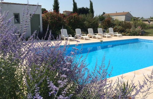 Mortagne-sur-Gironde Villa | Beautiful Charentaise House With Private Pool Above Charming Port Near Beaches
