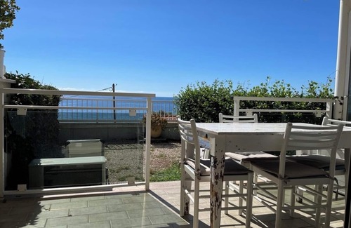 Roquebrune-Cap-Martin Apartment | Beautiful studio facing the sea, 100 meters from the beach blue golf