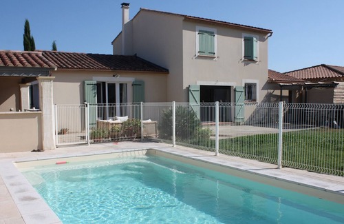Saint-Etienne-du-Gres Villa | Beautiful contemporary villa with pool, near Saint Remy, at the foot of the Alpilles