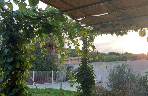 Saint-Etienne-du-Gres Villa | Beautiful contemporary villa with pool, near Saint Remy, at the foot of the Alpilles