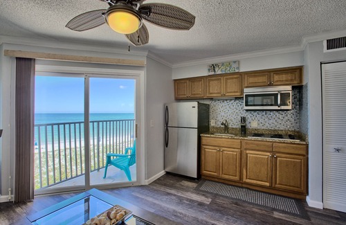 Belleair Beach Condo | Beautiful freshly remodeled beachfront condo
