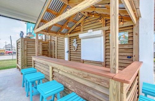 Port Bolivar House | Beautiful Front Row Views - Tiki Bar - Playground