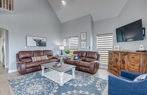Port Bolivar House | Beautiful Front Row Views - Tiki Bar - Playground