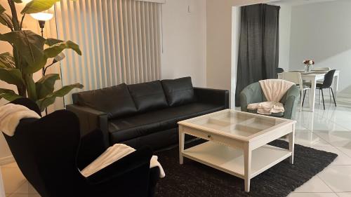 Coral Way Villa | Beautiful, fully furnished 4bed 2bath house - 5 minute walk to Miracle Mile Downtown Coral Gables