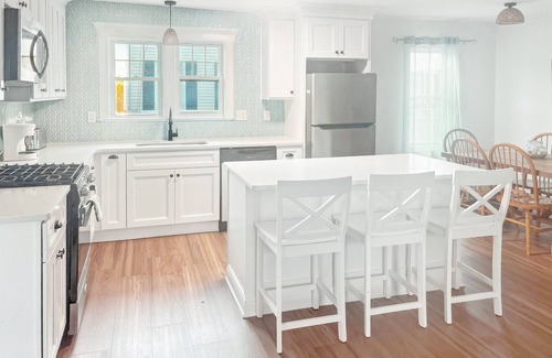 West Belmar House | Beautiful fully-renovated house in Wall, close to Belmar and Spring Lake beach!