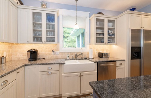 South Haven House | Beautiful garden and Lake Michigan Access Retreat with Private Beach/Kayak ramp