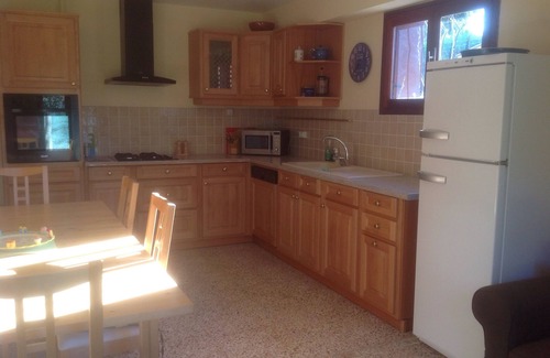 Marseillan Apartment | Beautiful garden apartment with a gated driveway in the village of Marseillan