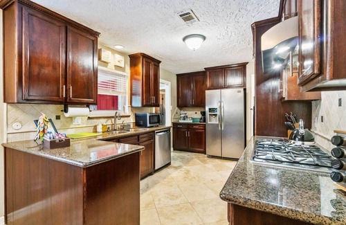 Grogan's Mill House | Beautiful Garden Oasis in the Heart of The Woodlands!