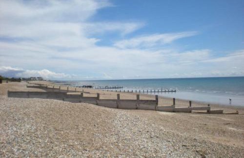 Aldwick House | Beautiful gate house a 4 minute walk from beach