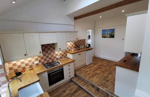 Aldwick House | Beautiful gate house a 4 minute walk from beach