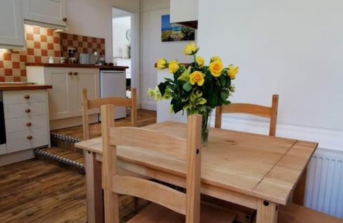 Aldwick House | Beautiful gate house a 4 minute walk from beach