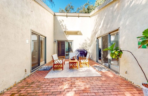 Fallbrook House | Beautiful Gated Ranch Home on 12+ Acres - Big Koi Pond, Pickleball, Fireplace