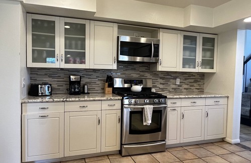 Temecula Ski Chalet | Beautiful Gem in Heart of Wine Country 4Bd/3Ba with Pool and Hot Tub