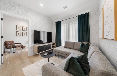 Fayetteville House | Beautiful Gem